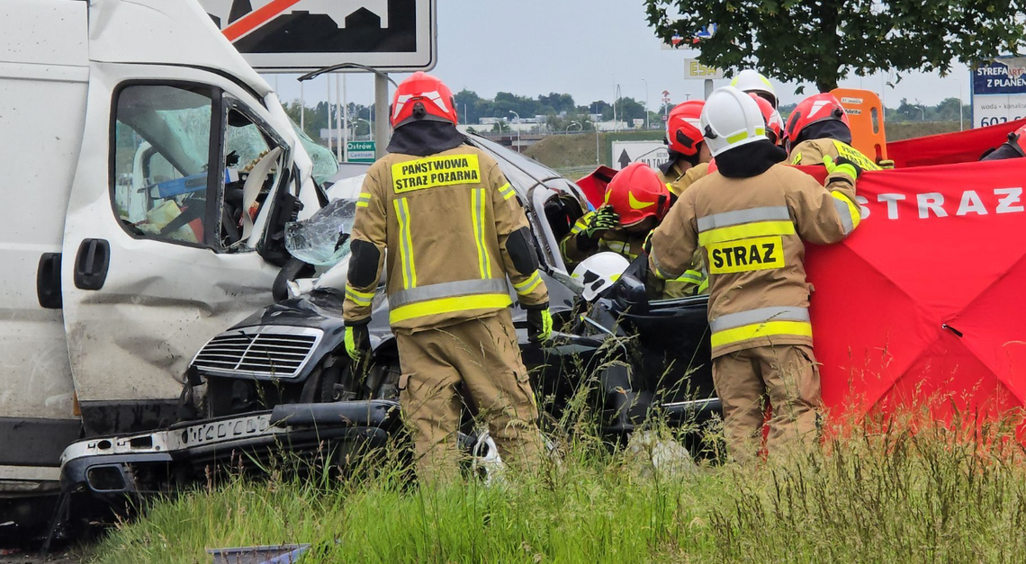 TRAGEDIA na trasie Kalisz-Ostrów. Nie żyją 2 osoby! AKTUALIZACJA