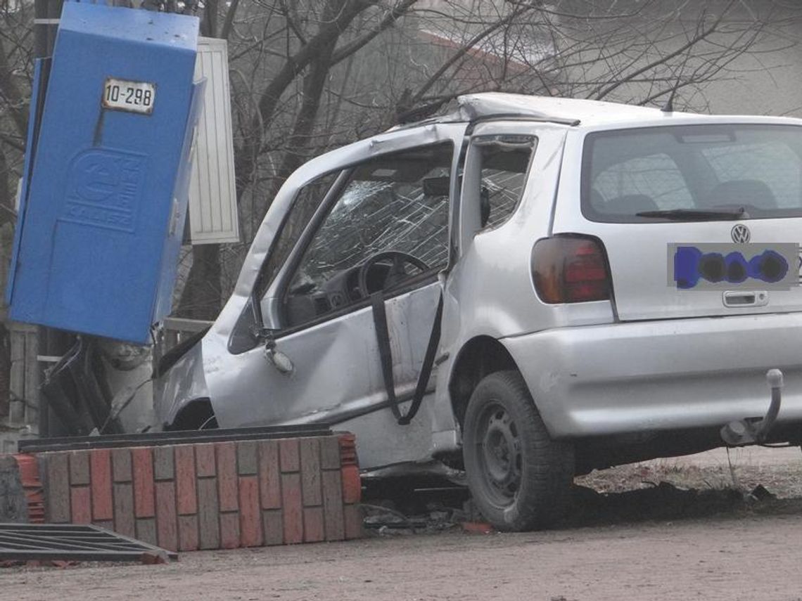 Tragedia na ul. Starożytnej. Nie żyje kierowca  ZDJĘCIA