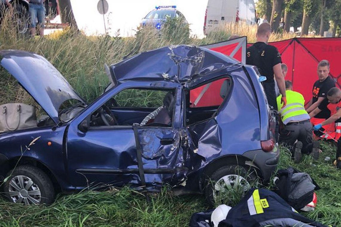 Tragedia podczas wyprzedzania. Nie żyje kobieta WIDEO