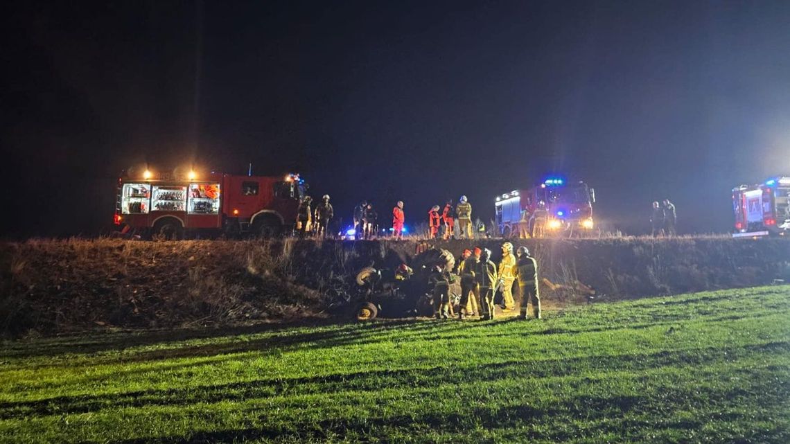 Tragiczne zderzenie z traktorem. Kierowca nie żyje Tragiczne zderzenie z traktorem. Kierowca nie żyje