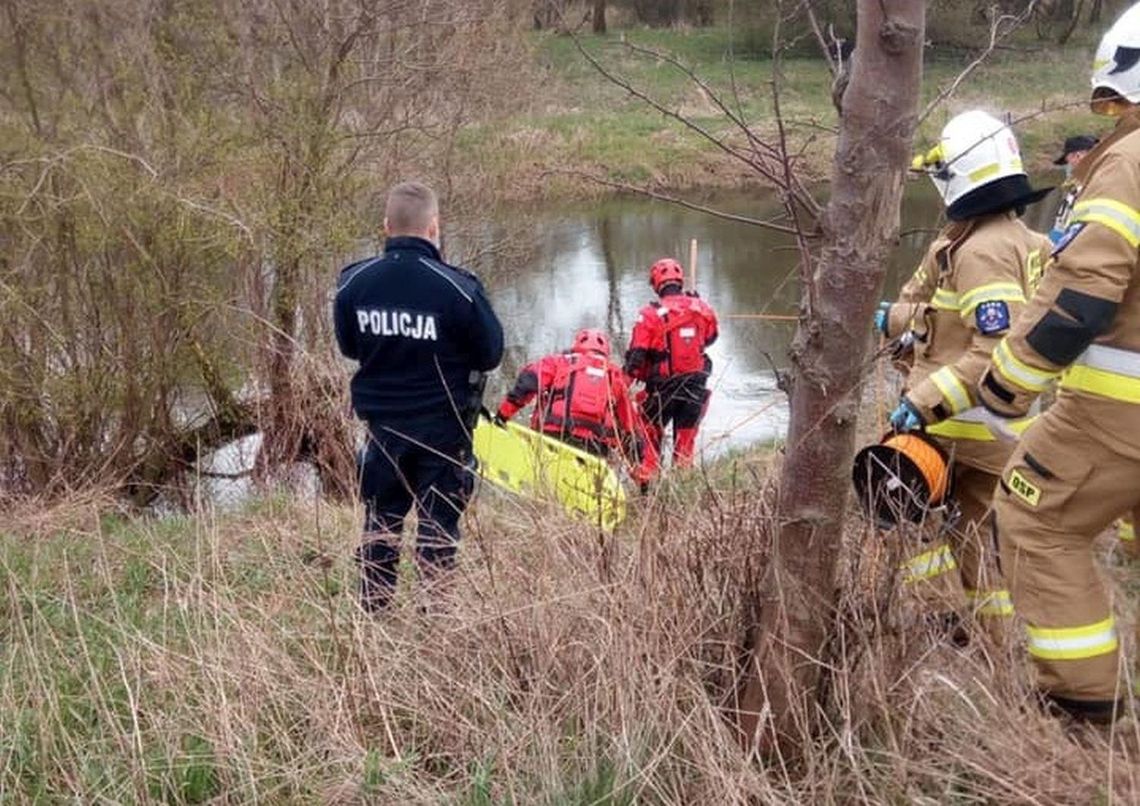 Tragiczny finał poszukiwań. Zwłoki kobiety w rzece ZDJĘCIA