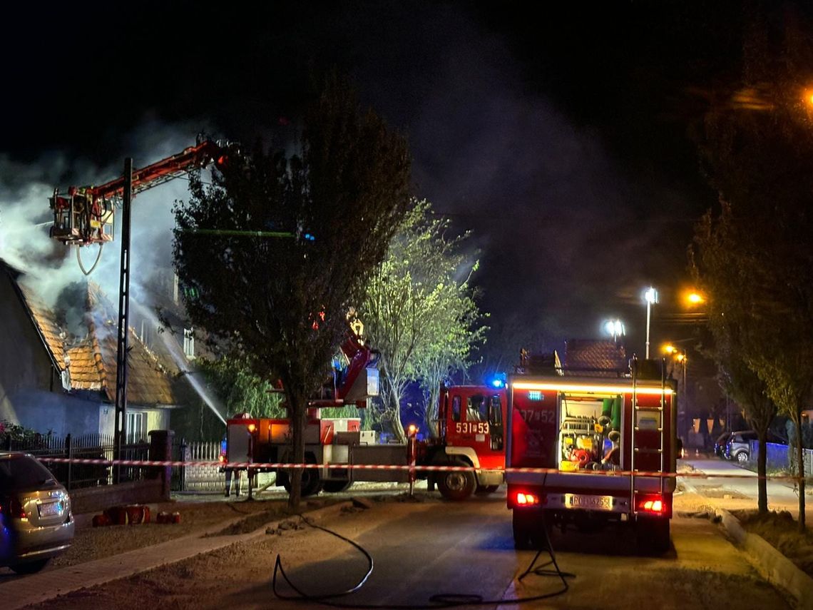 Tragiczny pożar w Ostrowie. Dziecko uratowano, ale zginął mężczyzna