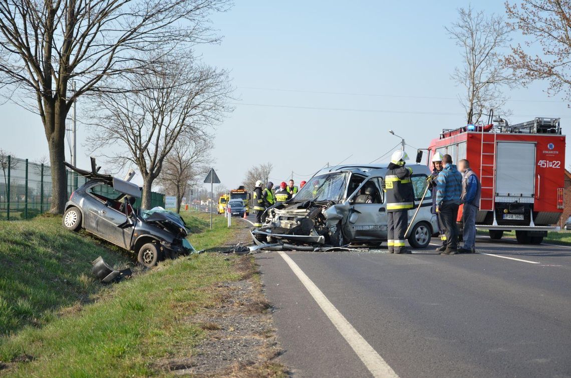 Tragiczny wypadek na krajowej "15". Nie żyje jedna osoba ZDJĘCIA