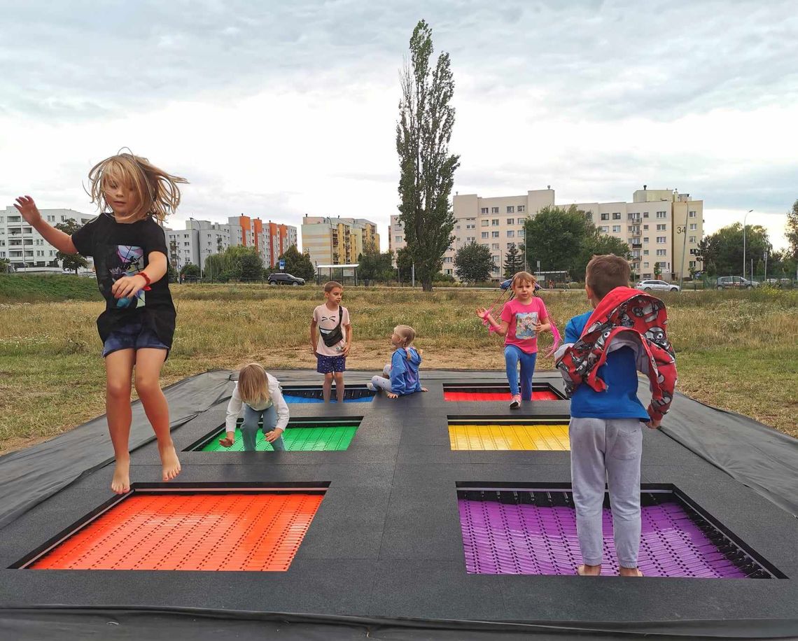 Trampoliny ziemne w Kaliszu! Nowa atrakcja w mieście otwarta