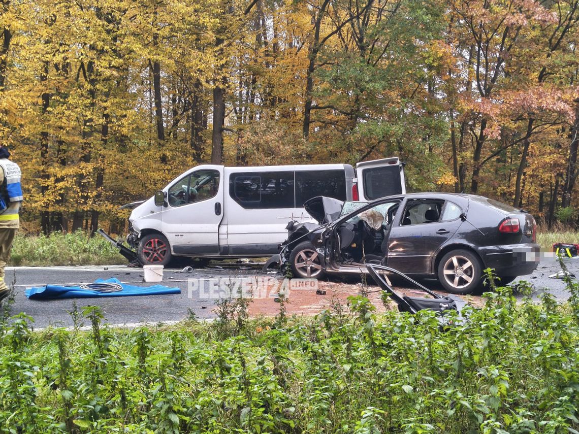 Trasa Kalisz–Pleszew sparaliżowana. Poważny wypadek i walka o życie poszkodowanego Trasa Kalisz–Pleszew sparaliżowana. Poważny wypadek i walka o życie poszkodowanego