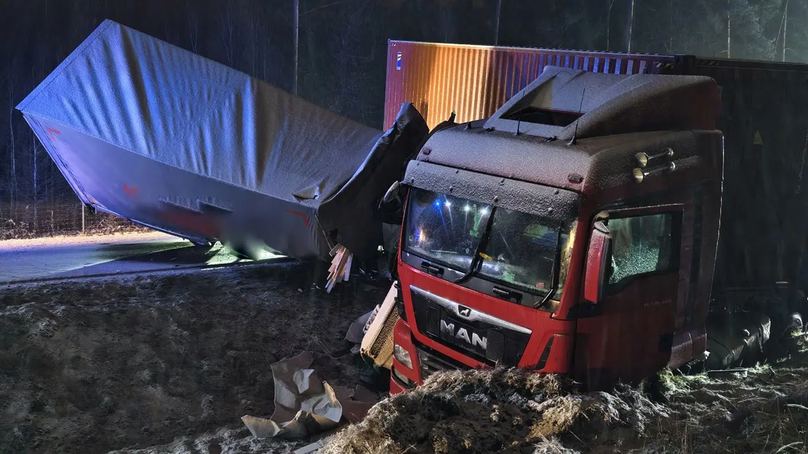 Trasa zablokowana. Poważny wypadek na skrzyżowaniu „krajówek”