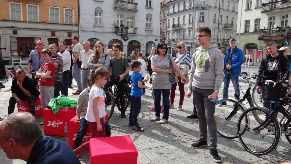 Trwa impreza Radia Zet przed ratuszem ZDJĘCIA