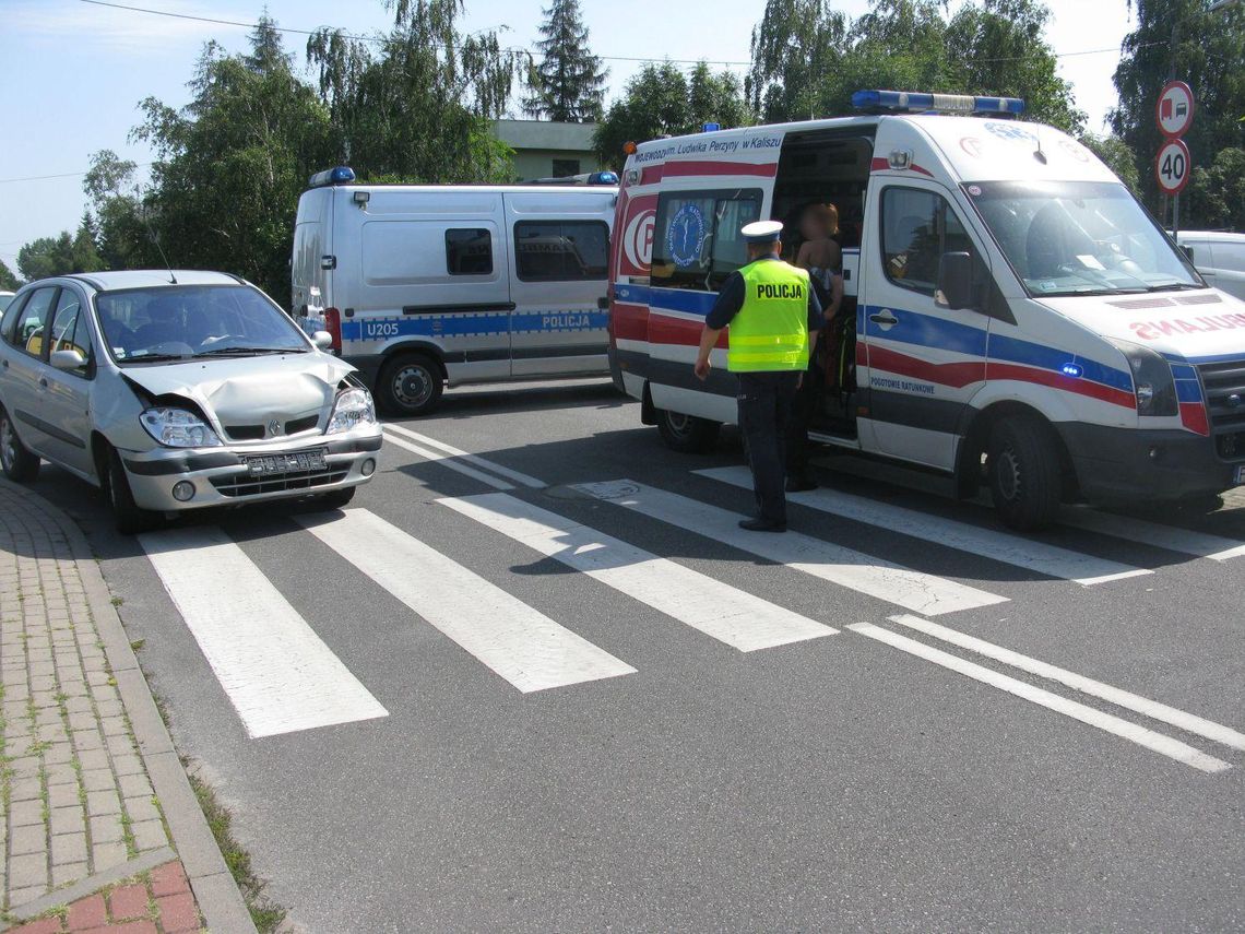 Trzy rozbite auta, poszkodowana kobieta ZDJĘCIA