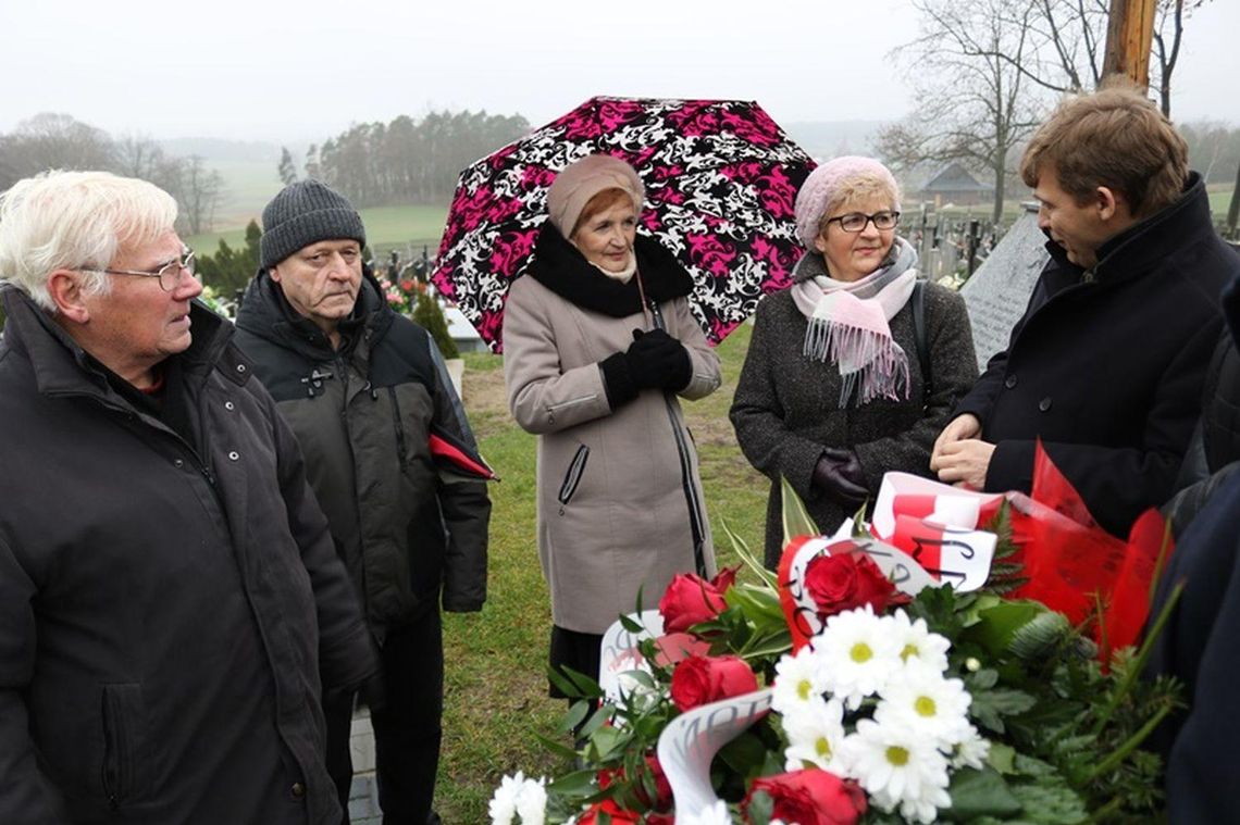 Uczczono pamięć powstańców wielkopolskich z powiatu kaliskiego ZDJĘCIA