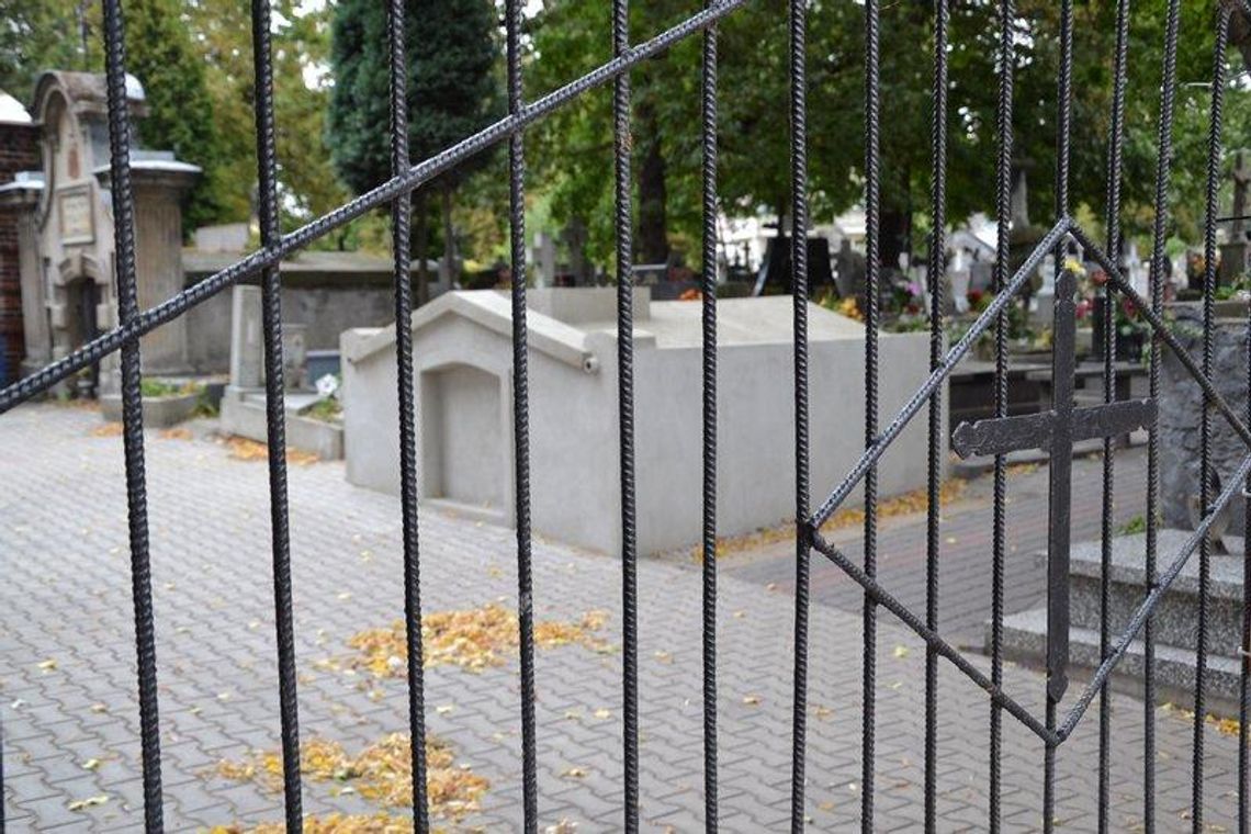 Uczniowie otoczą opieką zabytkowe nagrobki