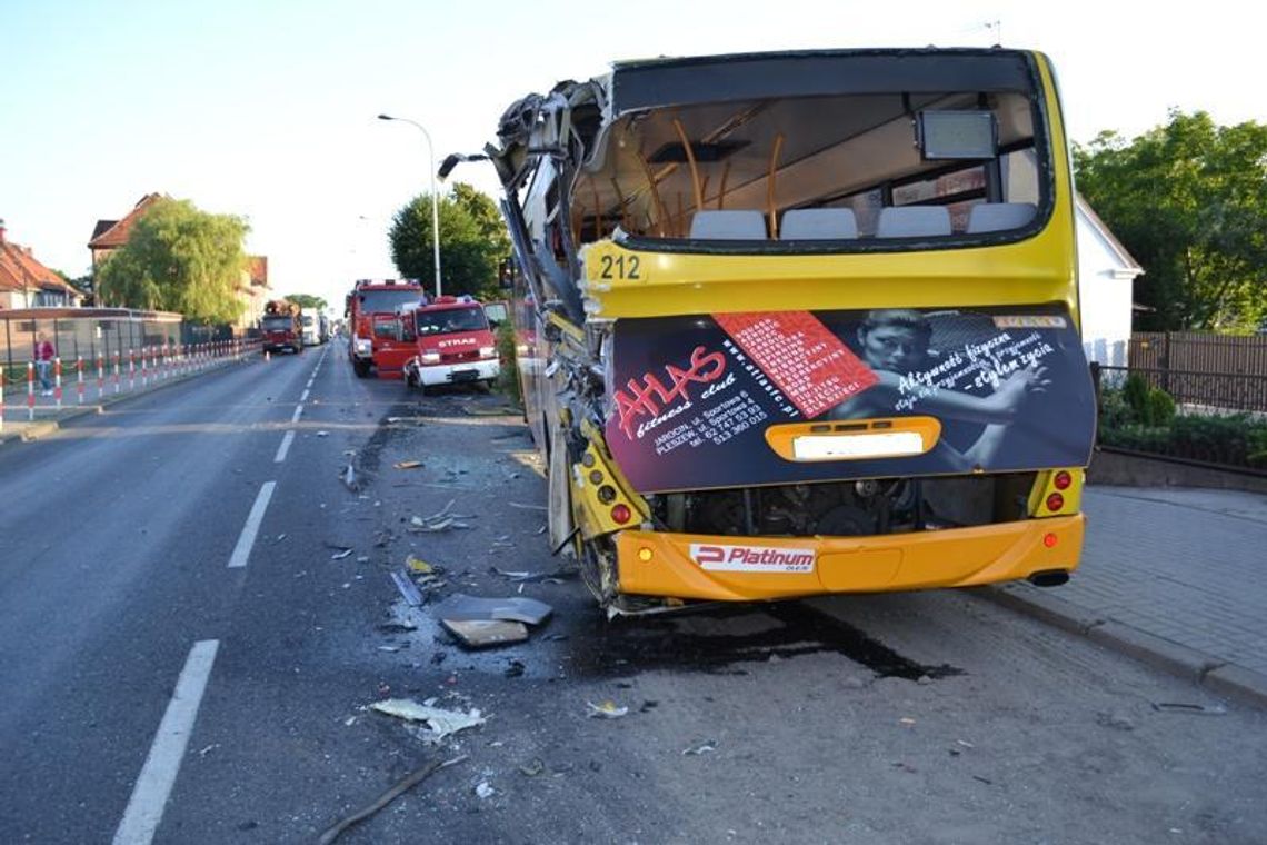 Uderzył w autobus, zatrzymali mu prawo jazdy