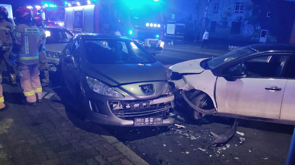 Uderzył w zaparkowane auta i UCIEKŁ!