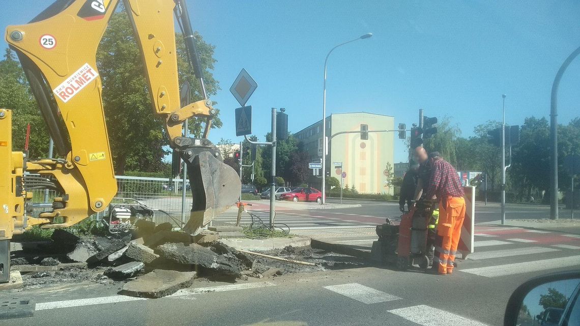 Utrudnienia w ruchu na skrzyżowaniu al. Wojska Polskiego - Serbinowska