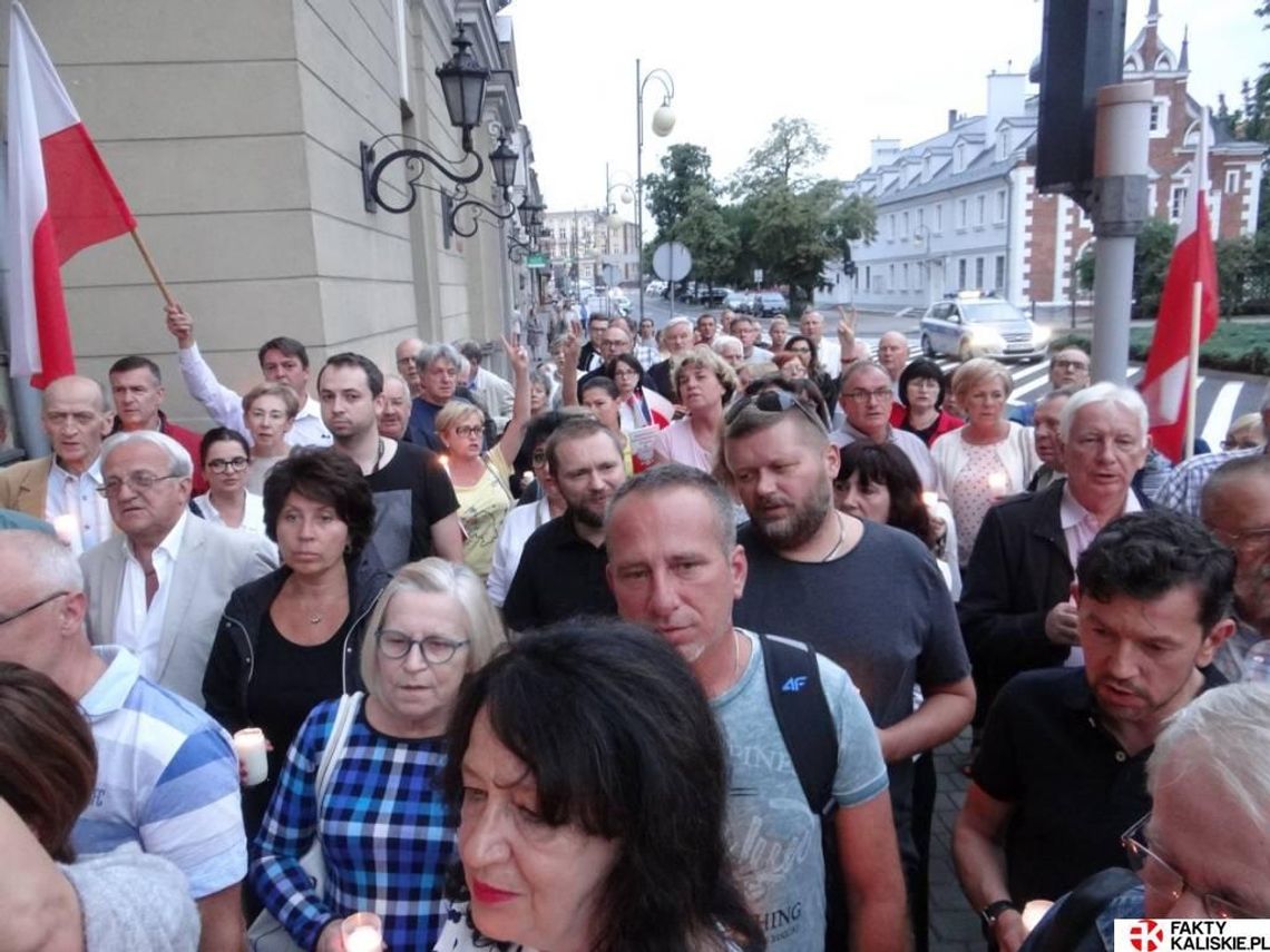 Utworzą łańcuch światła. Dziś wieczorem w Kaliszu protest w obronie niezależności sądów