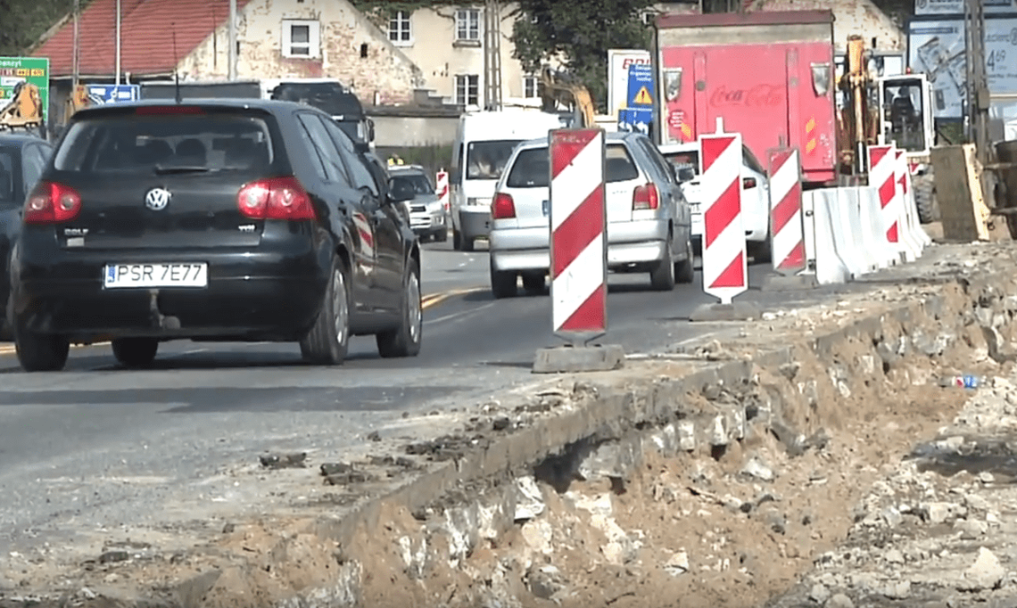 Uwaga kierowcy! „Wahadło” na Łódzkiej WIDEO