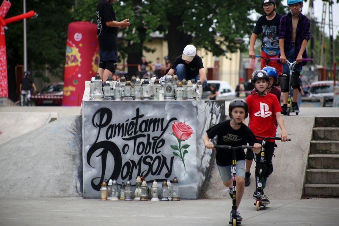 W kaliskim skateparku promowali bezpieczną jazdę – tylko w kasku ZDJĘCIA