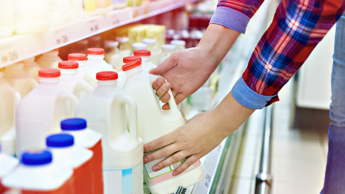 W sklepach jest trochę taniej. Inflacja nam odpuszcza