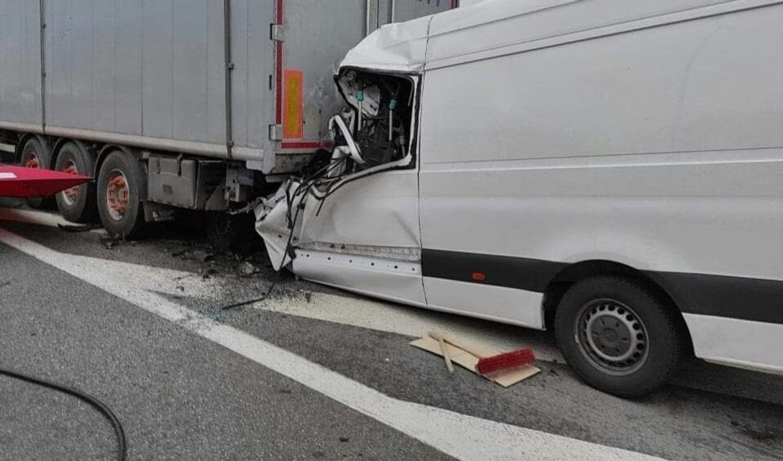 W tym wypadku zginęły 3 osoby. Policja szuka świadków