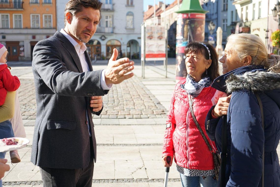 Walka „Dawida z Goliatem”? Kinastowski krytykuje polityków ZDJĘCIA