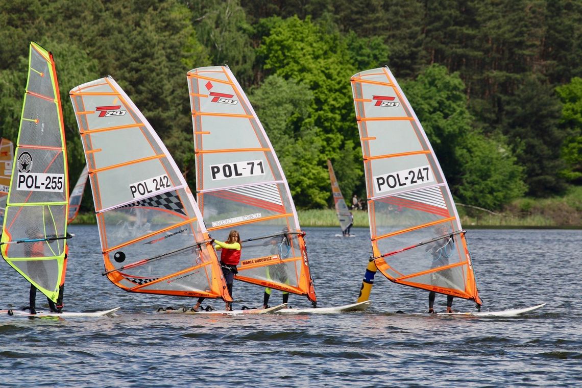 Weekend z żaglami w Szałem. Ruszają Ogólnopolskie Regaty Windsurfingowe