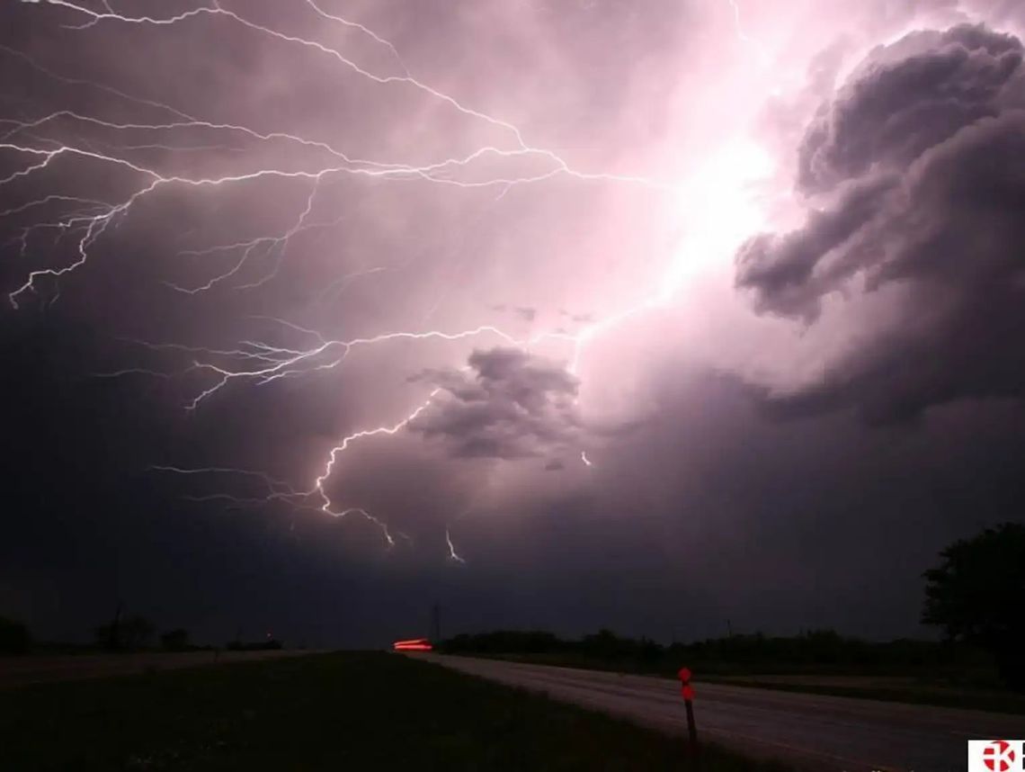 Wiatr nawet do 100 km/h. IMGW wydało ostrzeżenie 2. stopnia