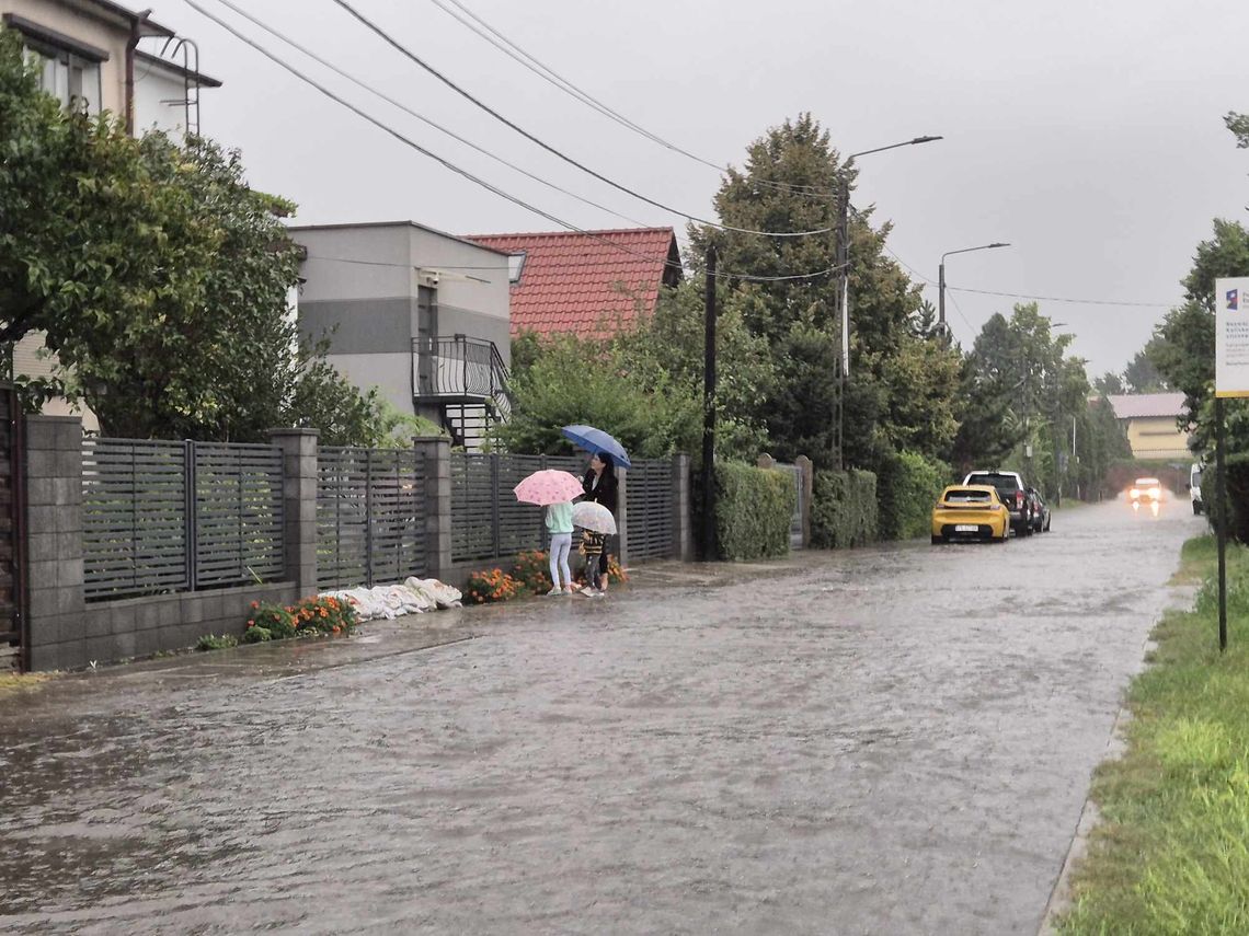 Wielka ulewa nad Kaliszem. Zalane drogi, posesje, piwnice