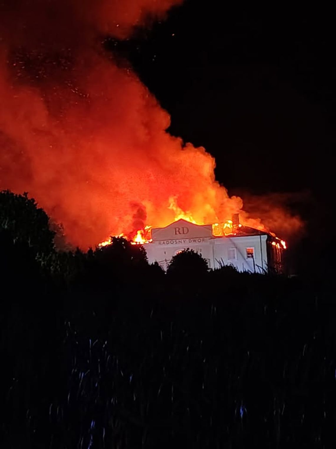 Wielki pożar dworu. Straty będą ogromne! Wielki pożar dworu. Straty będą ogromne!