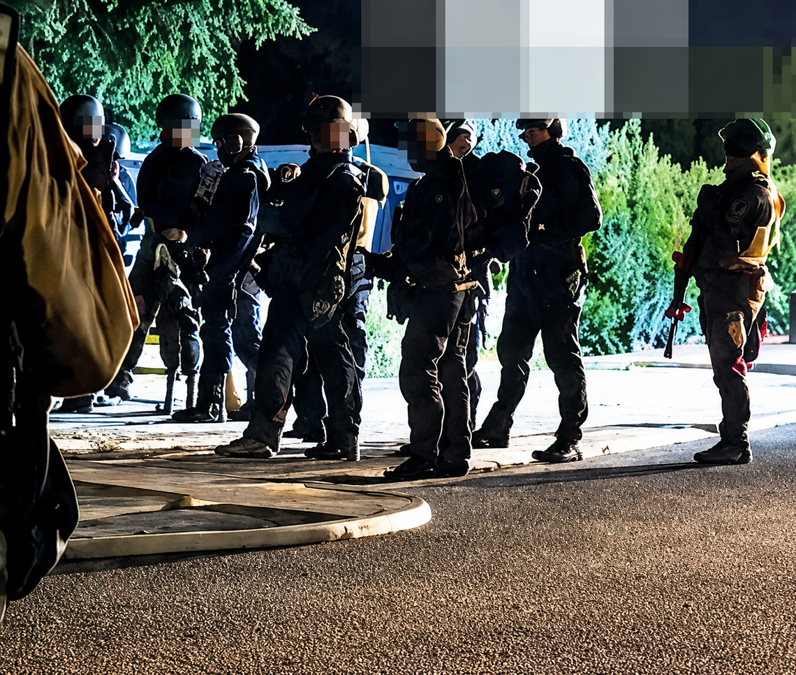 Wielogodzinna akcja policji. Zabarykadował się w domu, z okien leciał ogień Wielogodzinna akcja policji. Zabarykadował się w domu, z okien leciał ogień