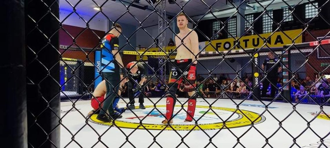 Wiktor Cegła na podium mistrzostw MMA Polska