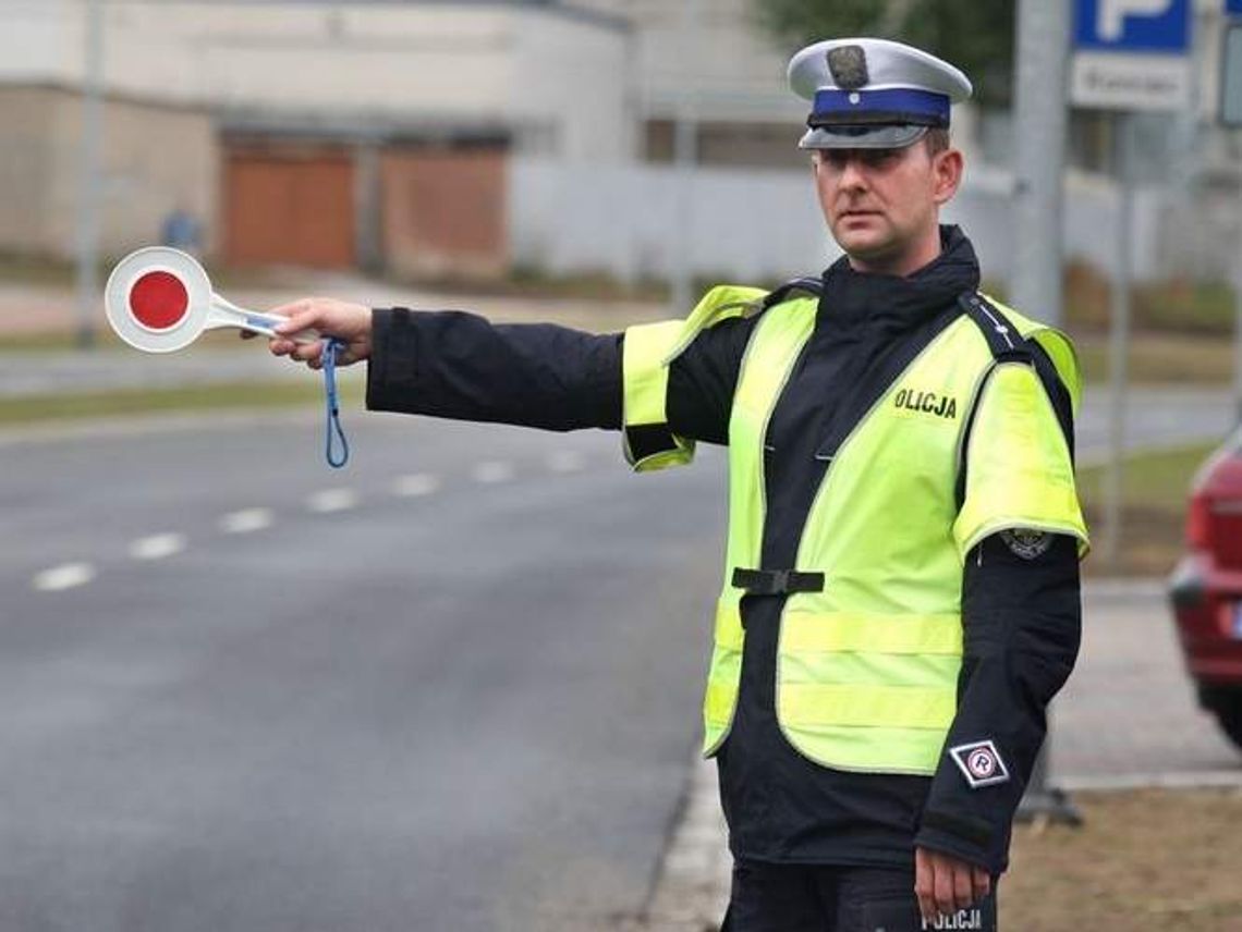 Wiozła dwulatkę w bagażniku. Policjantom wmawiała, że... to lalka