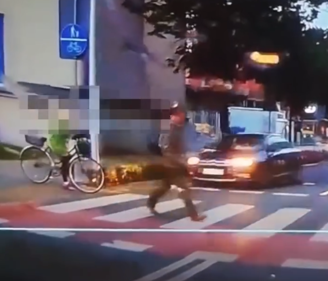 Wjechał na ludzi na pasach. Nagranie mrozi krew! WIDEO