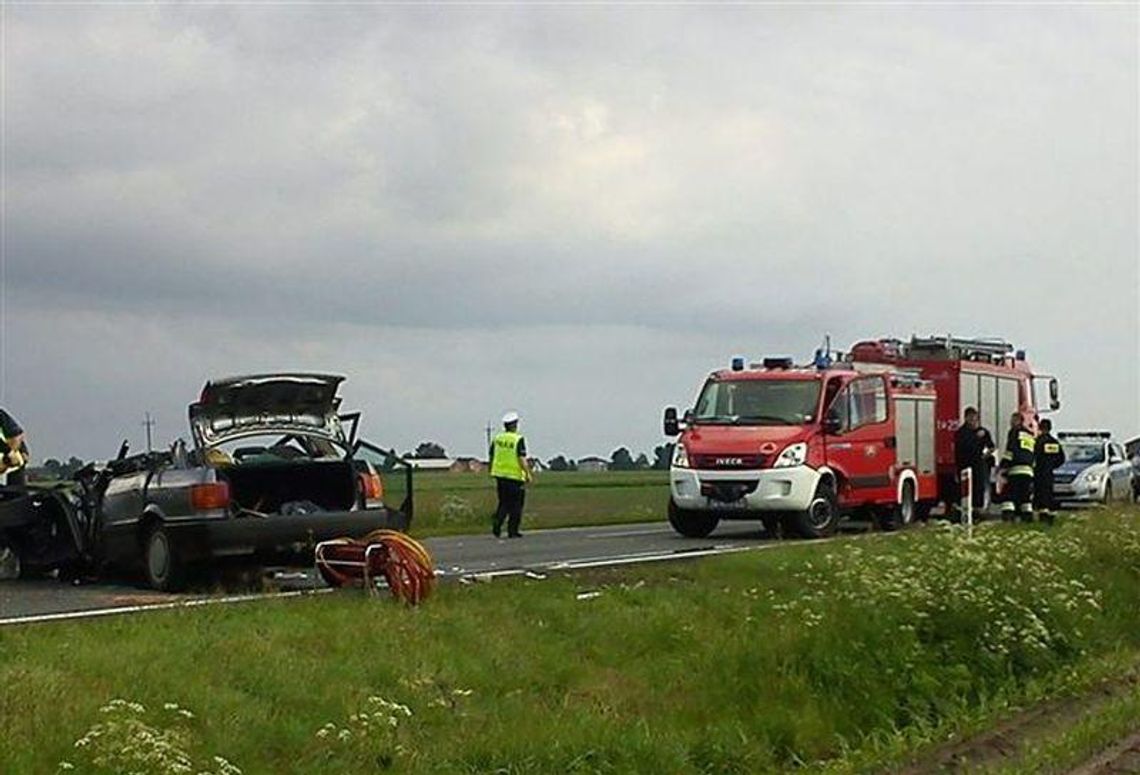 Wjechał pod tira. Kierowca walczy o życie