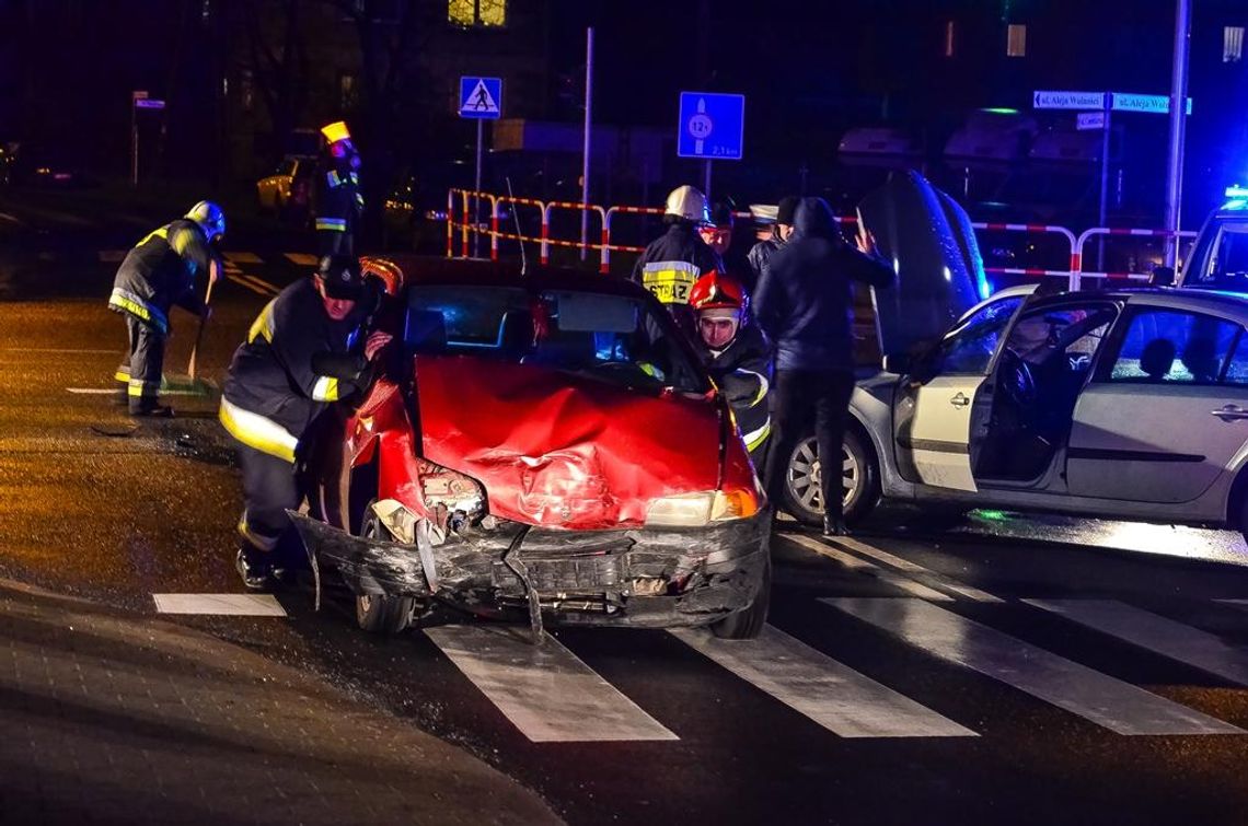 Wjechała na skrzyżowanie na czerwonym świetle ZDJĘCIA