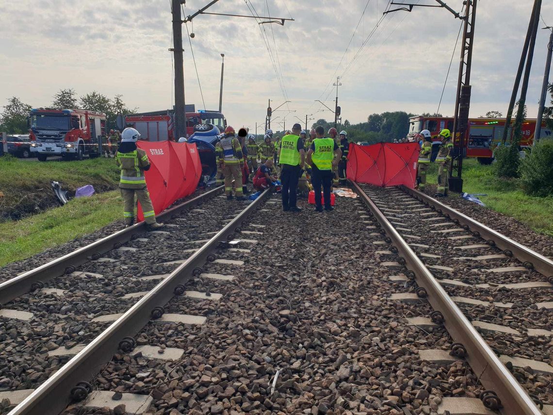 Wjechała prosto pod pociąg. Tragedia na niestrzeżonym przejeździe kolejowym