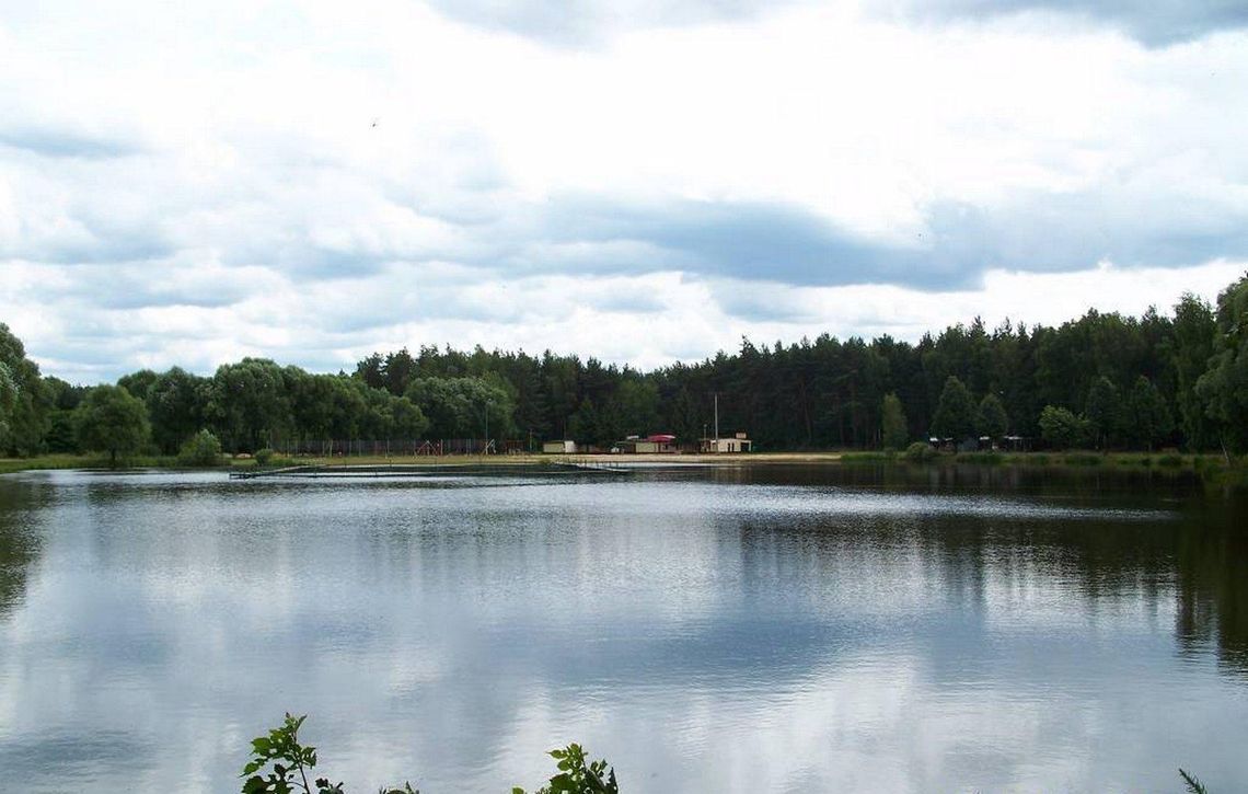 Wodny absurd! Jedyne kąpielisko w regionie czynne tylko… w weekendy ZDJĘCIA