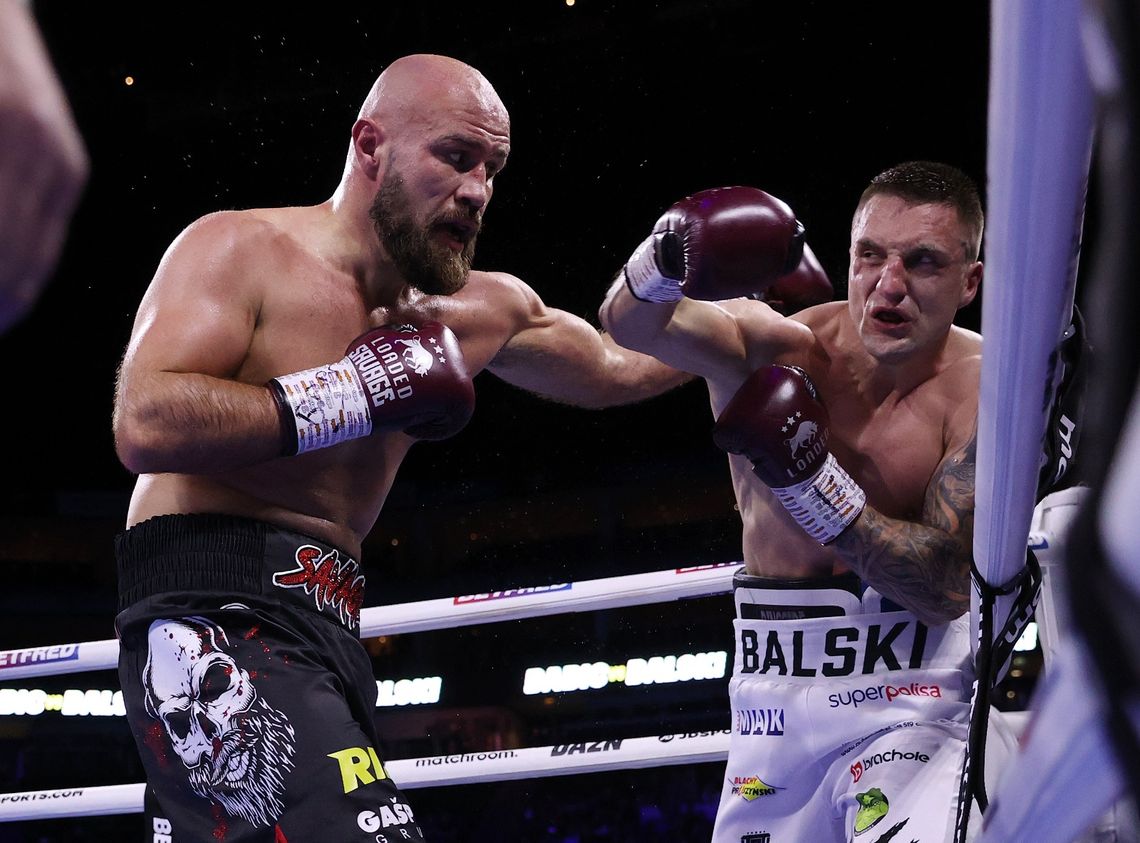 Wojownik Balski! Kaliski pięściarz przegrał po ringowej bitwie walkę o pas WBC Silver