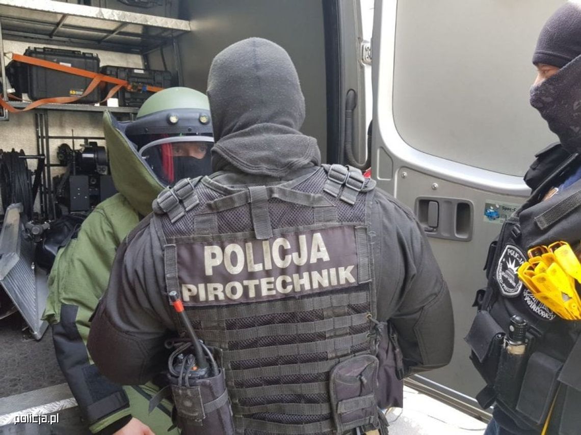 Wpadł do komornika, rzucił paczkę i krzyknął „BOMBA!” Wpadł do komornika, rzucił paczkę i krzyknął „BOMBA!”