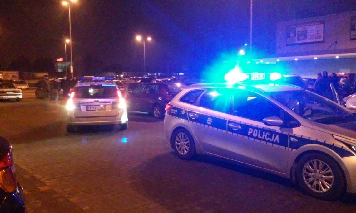 Wybili szybę w aucie. 2 mężczyzn zatrzymała policja ZDJĘCIA