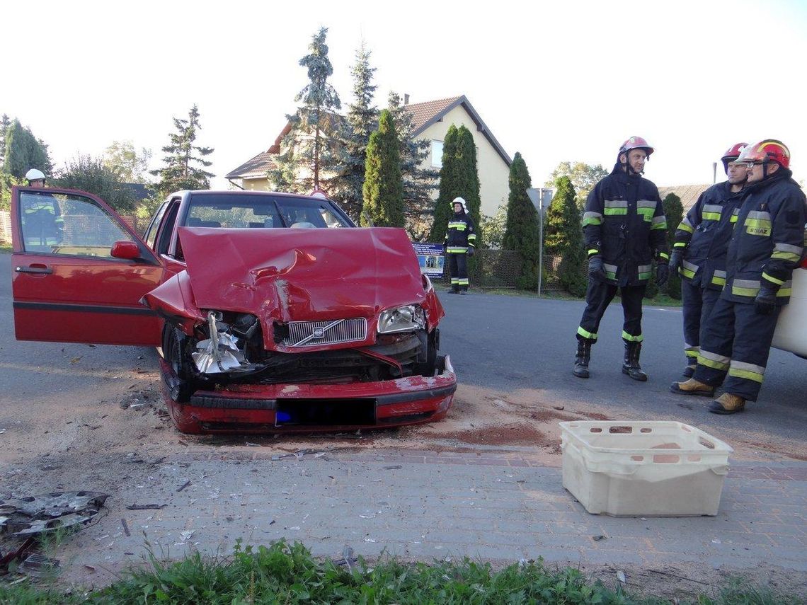 Wymusił pierwszeństwo na skrzyżowaniu. Dwie osoby trafiły do szpitala ZDJĘCIA