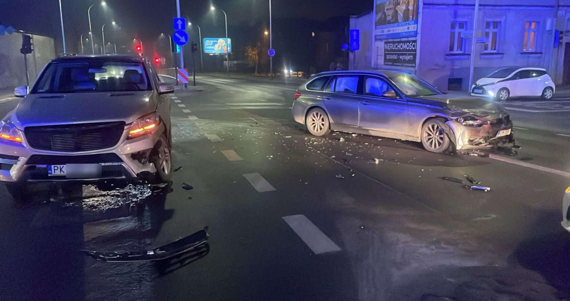 Wymusił pierwszeństwo na skrzyżowaniu. Groźna stłuczka w centrum miasta