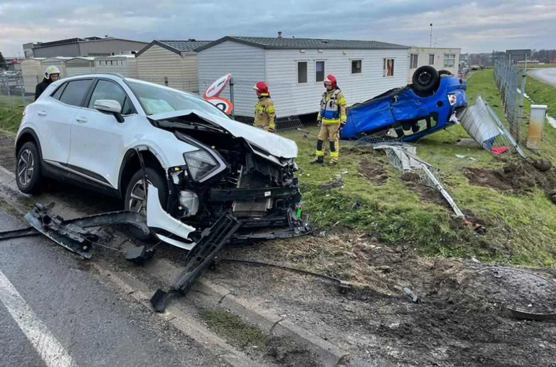 Wymusił pierwszeństwo i dachował. Sprawca uciekł z miejsca zdarzenia