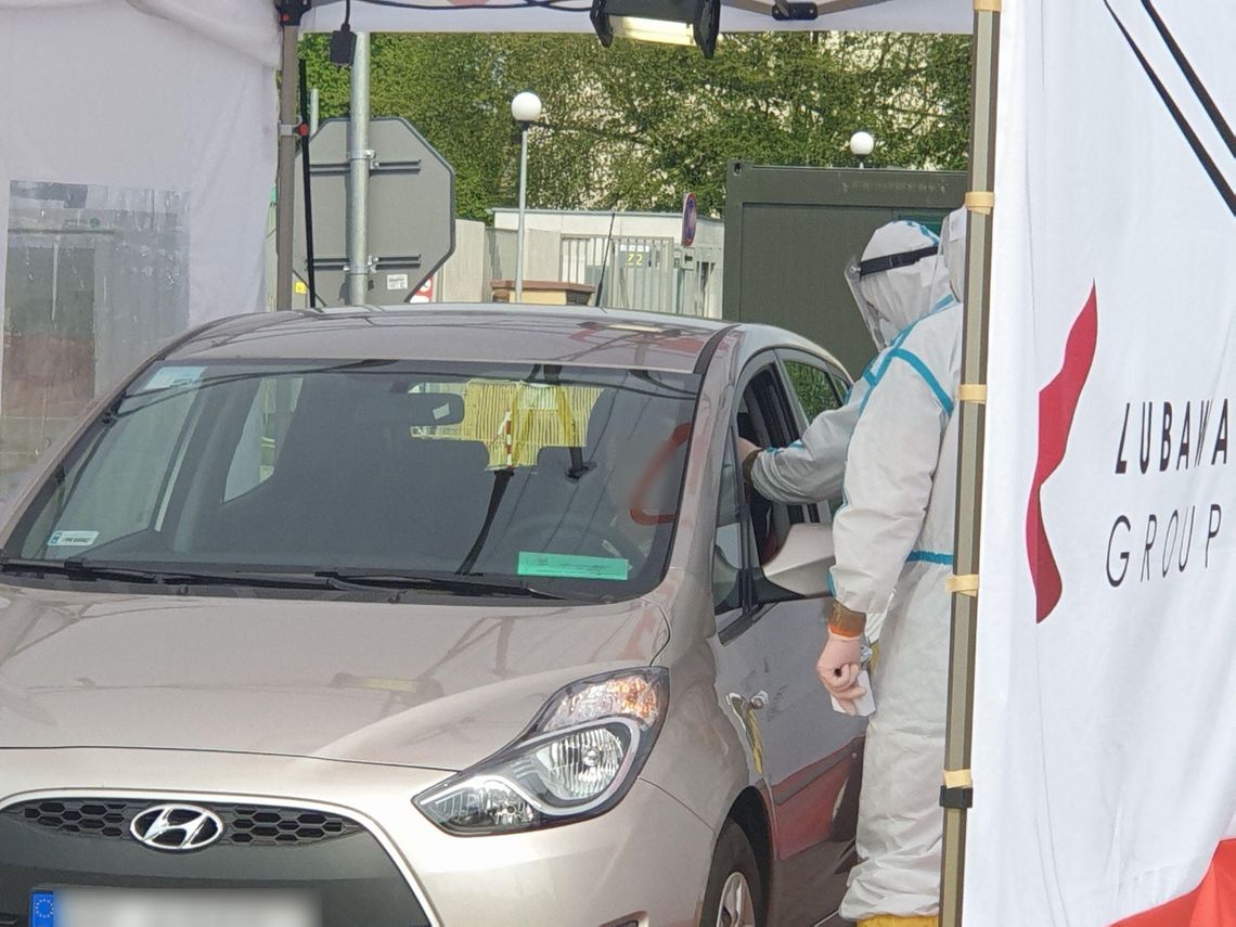 Wyniki z drive-thru z opóźnieniem. Poznańskie laboratorium obłożone pracą, więc na wyniki trzeba czekać