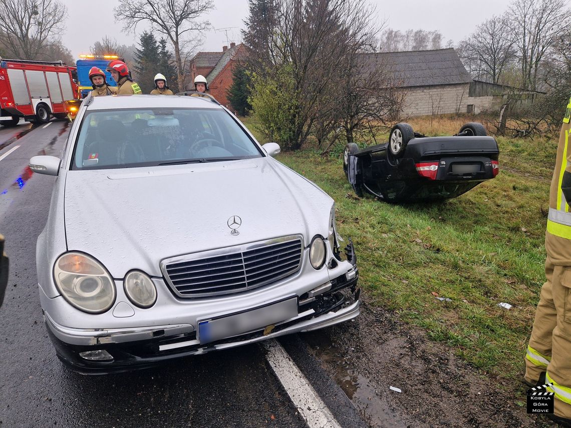 To była chwila grozy! Mercedes jechał prosto na czołówkę