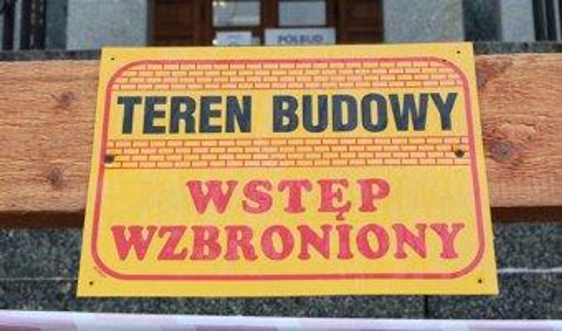 Wypadek na budowie. Robotnik z ciężkim urazem głowy.