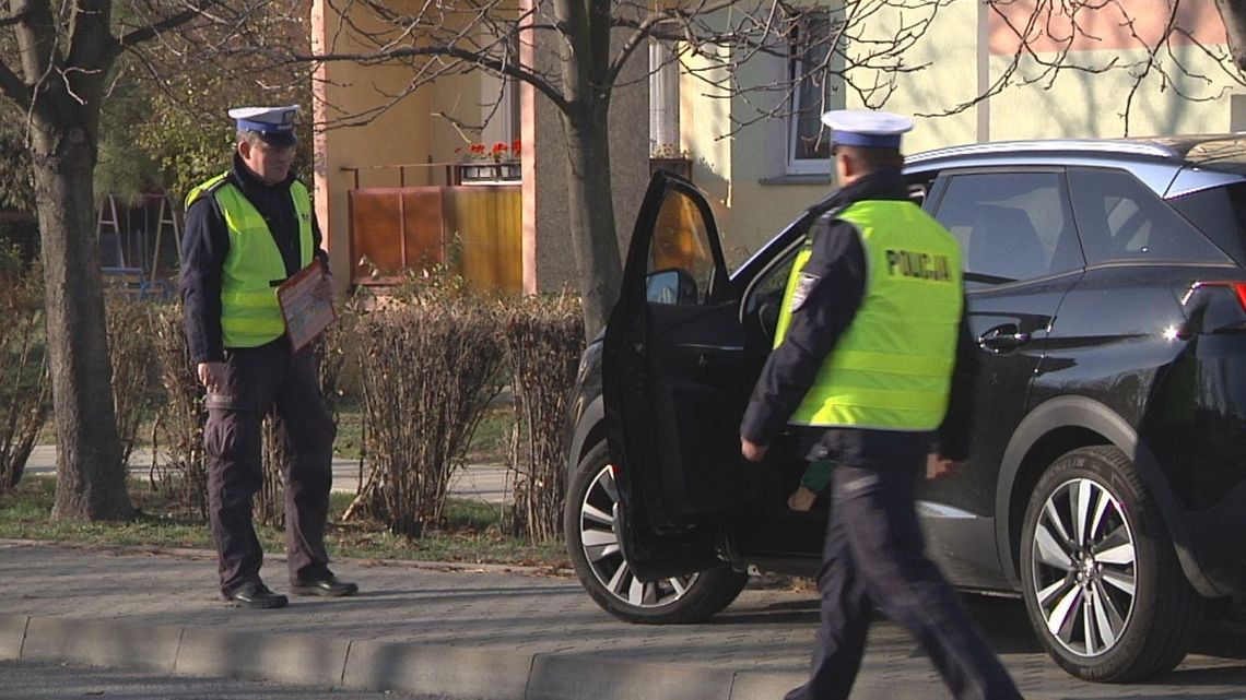 Wypadek na Dobrzecu. Kobieta podczas cofania potrąciła dwoje pieszych ZDJĘCIA