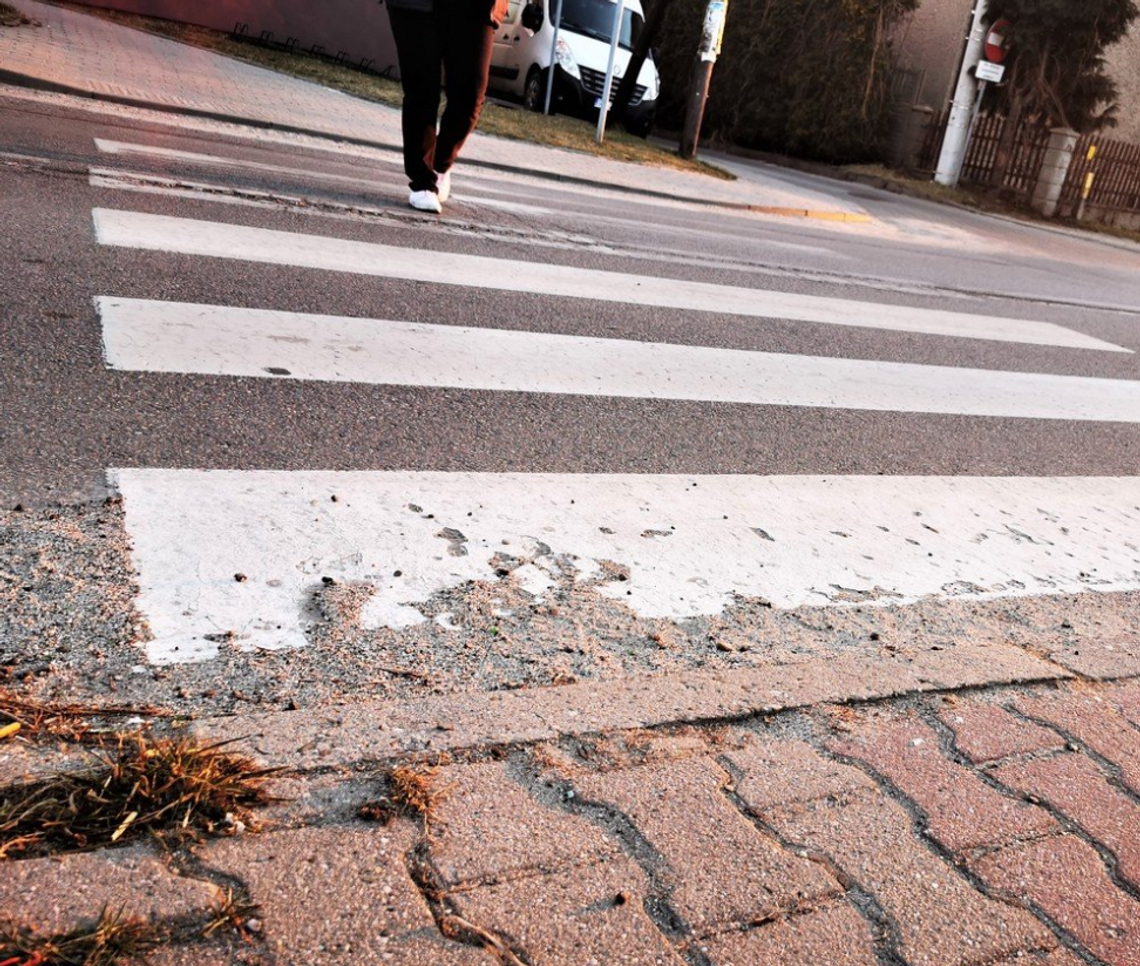 Wypadek na Dobrzecu. Poszkodowana ma obrażenia twarzy