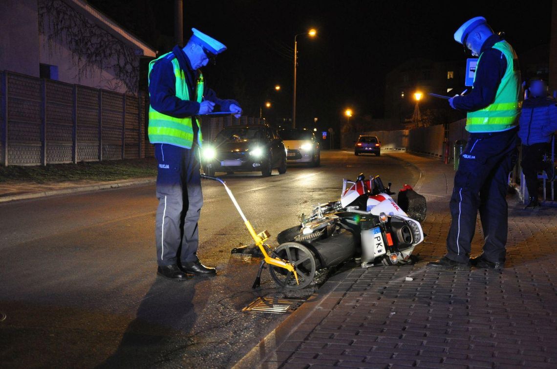 Wypadek na Korczaku. Osobówka zderzyła się z motocyklem ZDJĘCIA