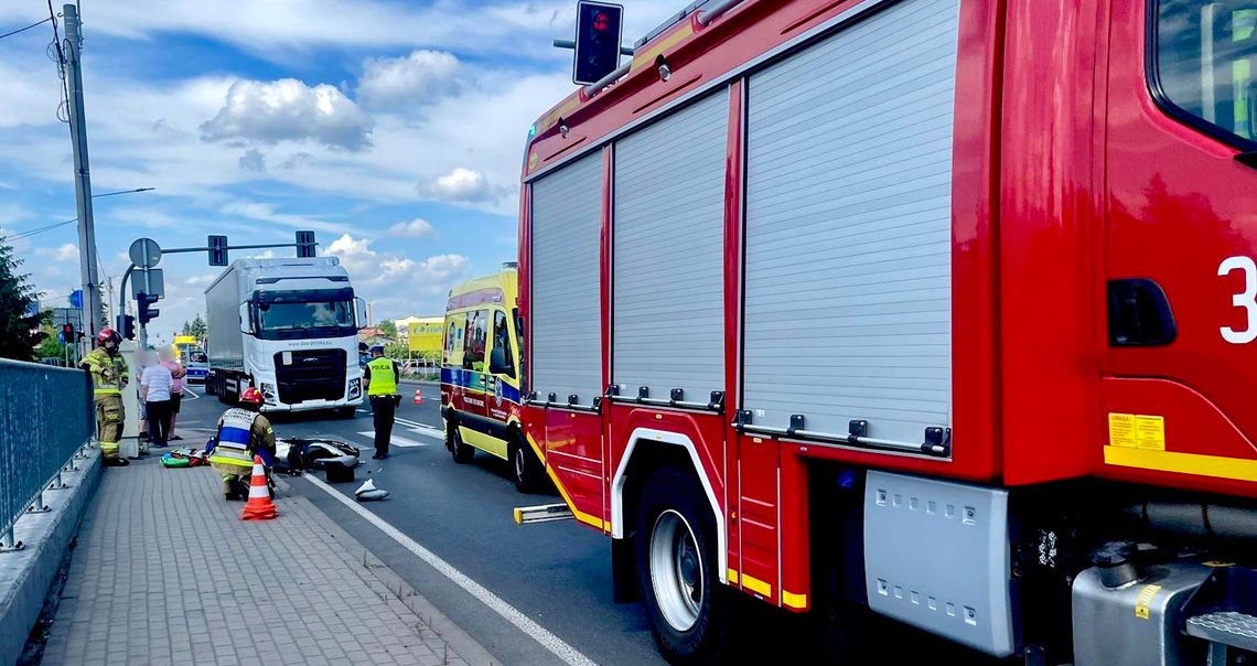 Wypadek na Łódzkiej. Motocyklista zignorował czerwone światło