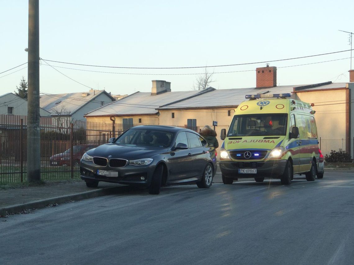 Wypadek na Ogrodach. Dwie nastolatki potrącone na pasach ZDJĘCIA