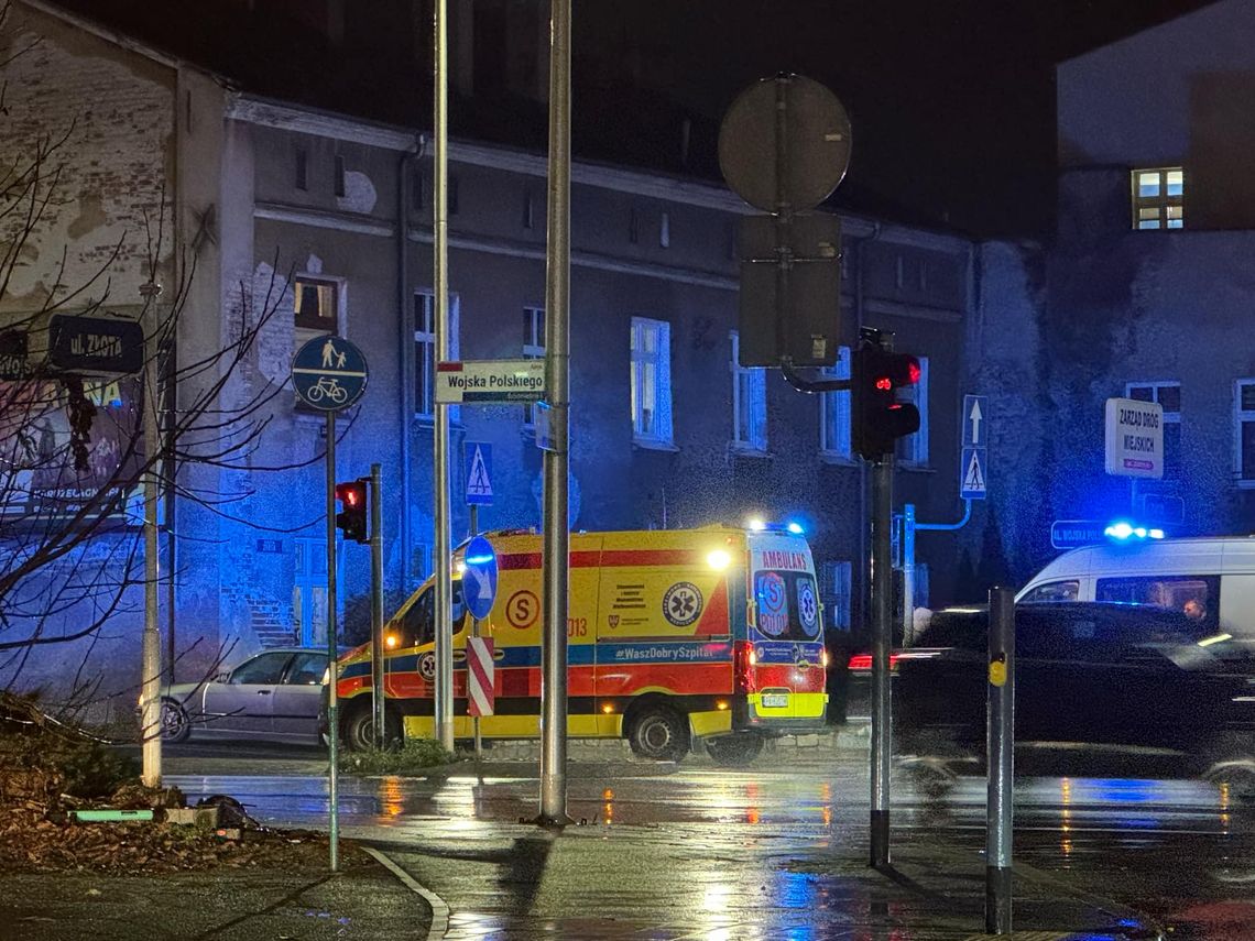 Kolejne potrącenie na przejściu dla pieszych. Młody kierowca wjechał w kobietę